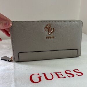 ✨ GUESS Pale Grey Zip Wallet – Minimalist & Sleek ✨
